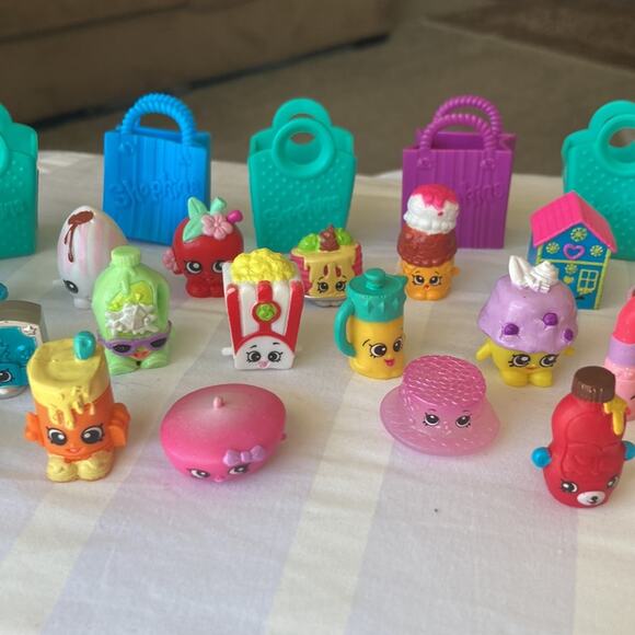 SHOPKINS RANDOM ITEMS - Picture 6 of 6